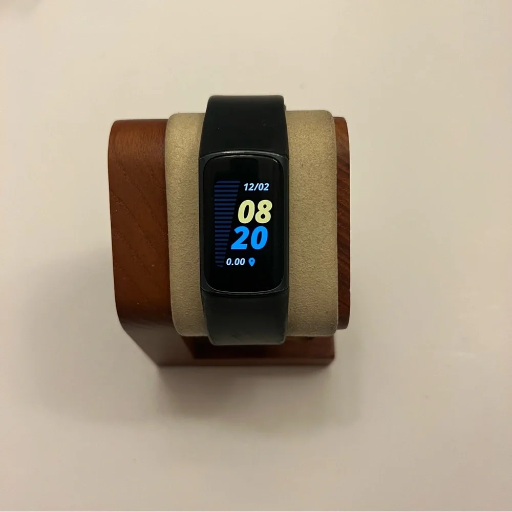 Fitbit‎ charge 5 (full set, MSRP 158$)